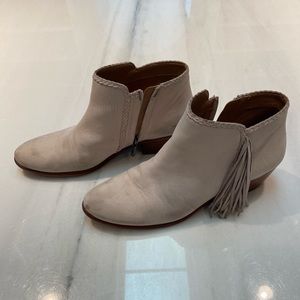 ✅ Zipper side tassel booties